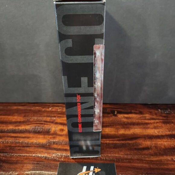 Star Wars: The Black Series Clone Commander Fox Action Figure - Picture 4 of 6